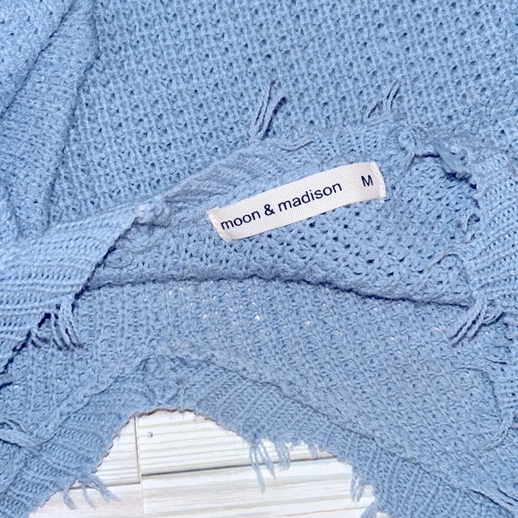 Moon and Madison baby blue cropped sweater - Picture 2 of 3